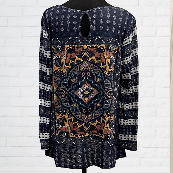 Suzanne Betro Weekend Patterned Tunic Size XL - Picture 2 of 2